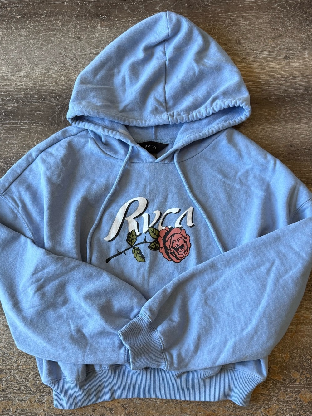 RVCA Women's Cropped Hoodie Blue Rose Graphic
Pullover Sweatshirt Size Small